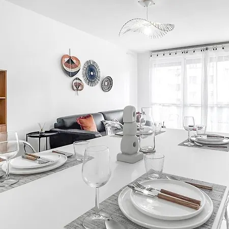 Dolce - Proche Gare & Tram - Parking - Balcon - Wifi Gratuit 앵빌리