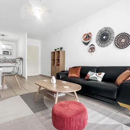 Dolce - Proche Gare & Tram - Parking - Balcon - Wifi Gratuit 게스트하우스 *