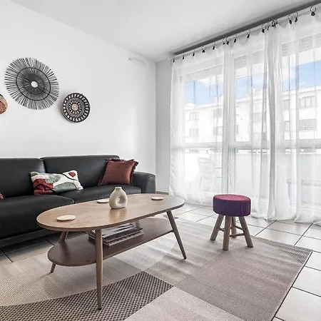 Dolce - Proche Gare & Tram - Parking - Balcon - Wifi Gratuit 게스트하우스 앵빌리