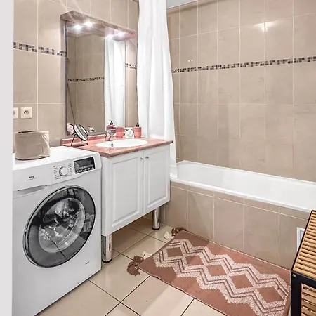 게스트하우스 Dolce - Proche Gare & Tram - Parking - Balcon - Wifi Gratuit *