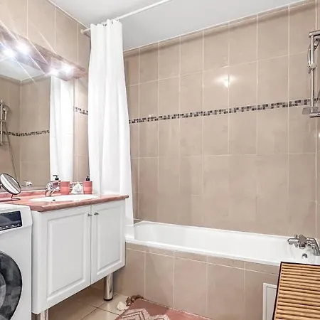 Dolce - Proche Gare & Tram - Parking - Balcon - Wifi Gratuit 게스트하우스 *