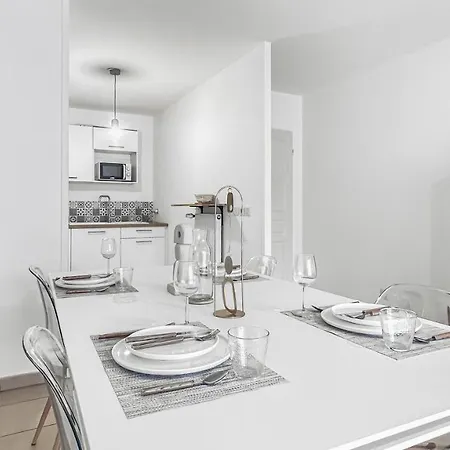 Dolce - Proche Gare & Tram - Parking - Balcon - Wifi Gratuit