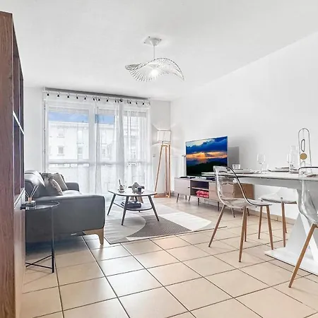 Dolce - Proche Gare & Tram - Parking - Balcon - Wifi Gratuit 게스트하우스